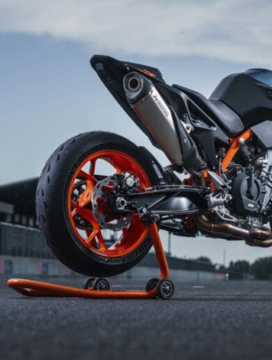 2022 KTM 890 Duke R