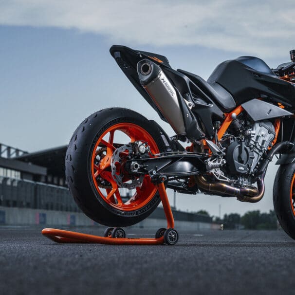 2022 KTM 890 Duke R