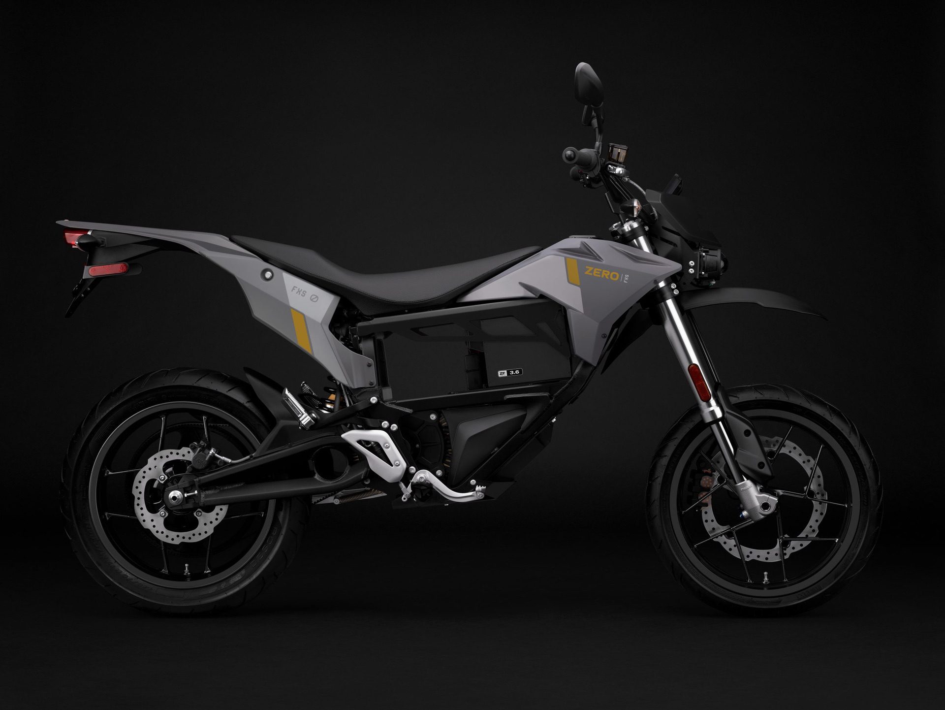 2022 Zero FXS, with its tiny 3.6 kWh battery under where the fuel tank would be