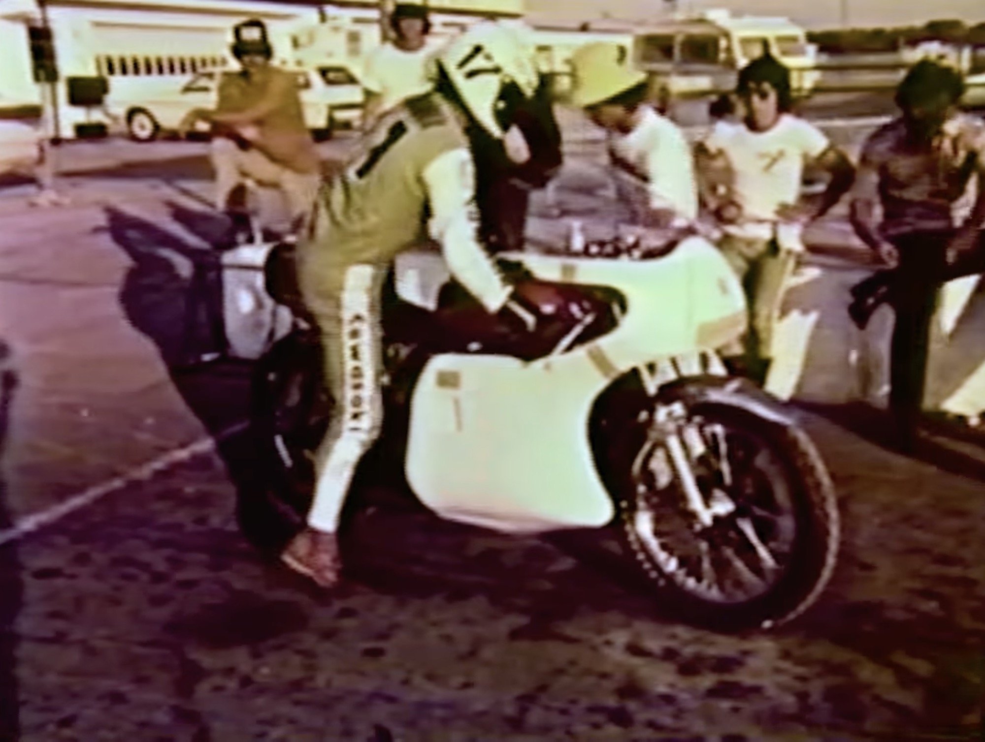 Kawasaki's Z1 900 at the Daytona Speedway of 1972, blasting through a new record. Media sourced from Youtube.