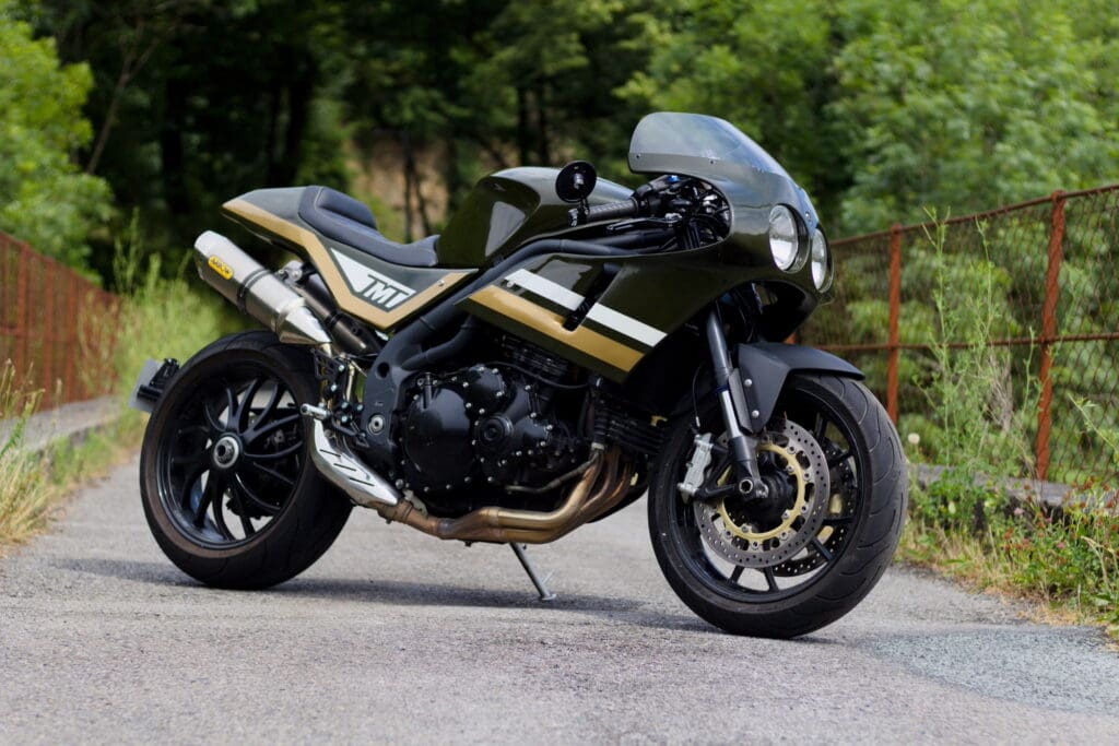 Custom Eye Candy: A Triumph Speed Triple Time-Travels to the '90s