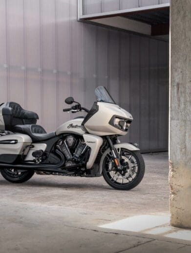 2022 Indian Pursuit Dark Horse