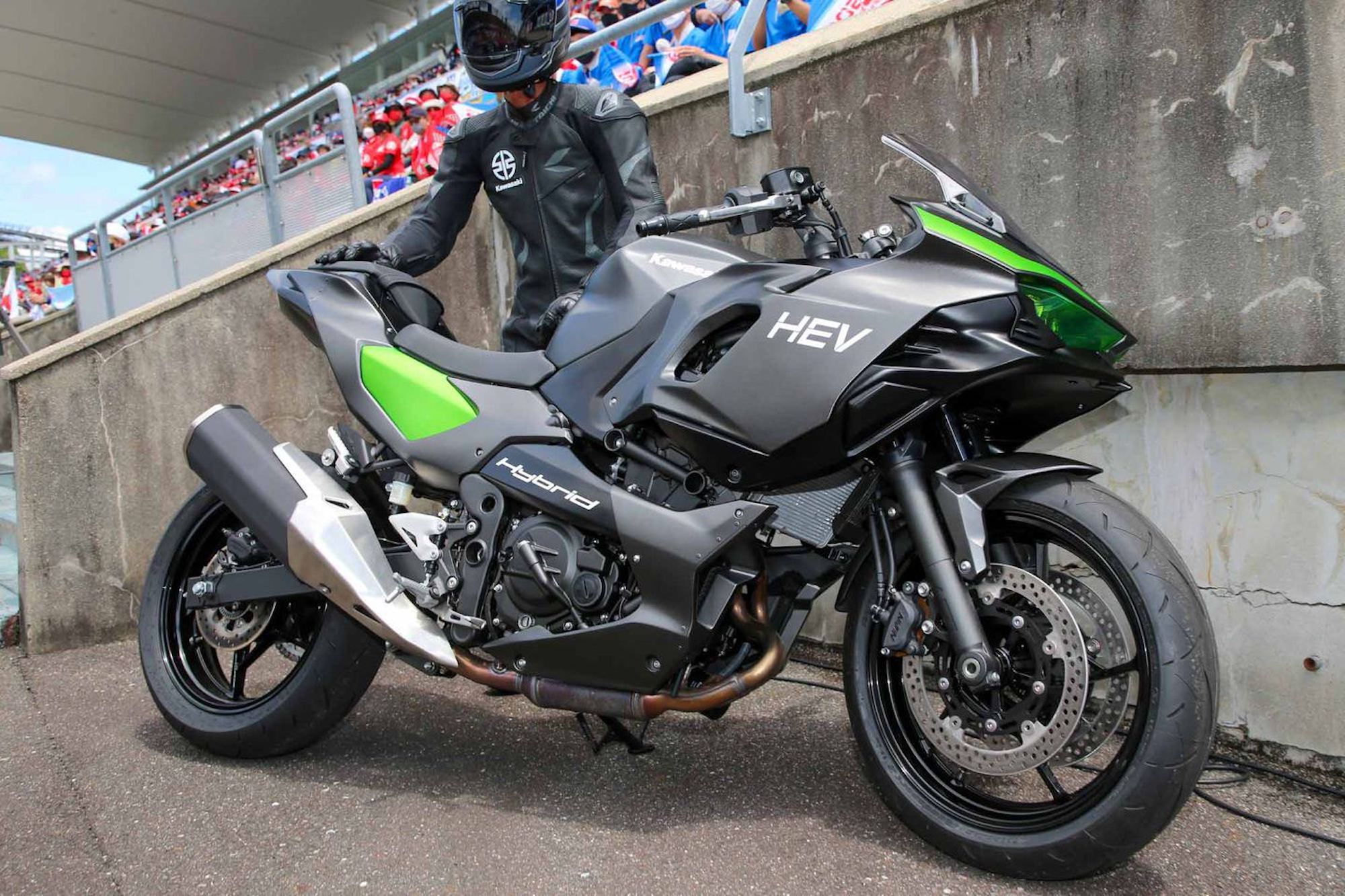 A view of Kawasaki's 'HEV' and 'EV' hybrid and electric motorcycles, revealed in final prototype stage at the 2022 Suzuka 8-Hour Race in Japan. Media sourced from CycleWorld.