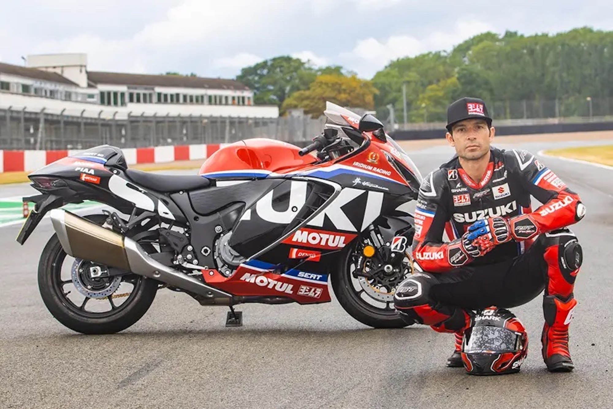 Suzuki’s MotoGP test rider and reigning Endurance World Champion (EWC), Sylvain Guintoli, with his brand new 'Bush, courtesy of Suzuki. Media sourced from MCN.