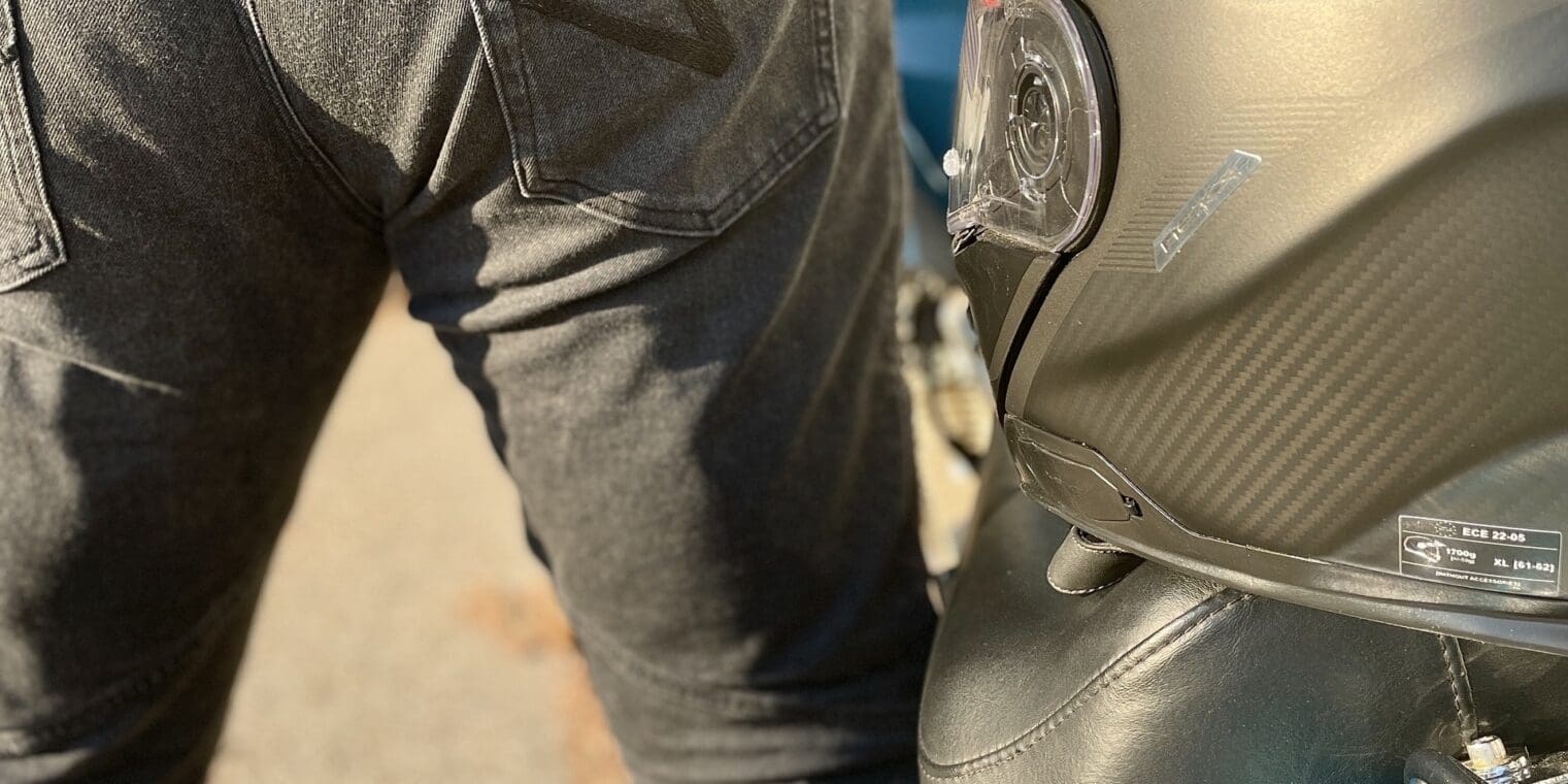 Pando Moto Karl Devil 9 Jeans, Nexx X.Vilitur Carbon Zero Pro Helmet