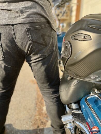 Pando Moto Karl Devil 9 Jeans, Nexx X.Vilitur Carbon Zero Pro Helmet