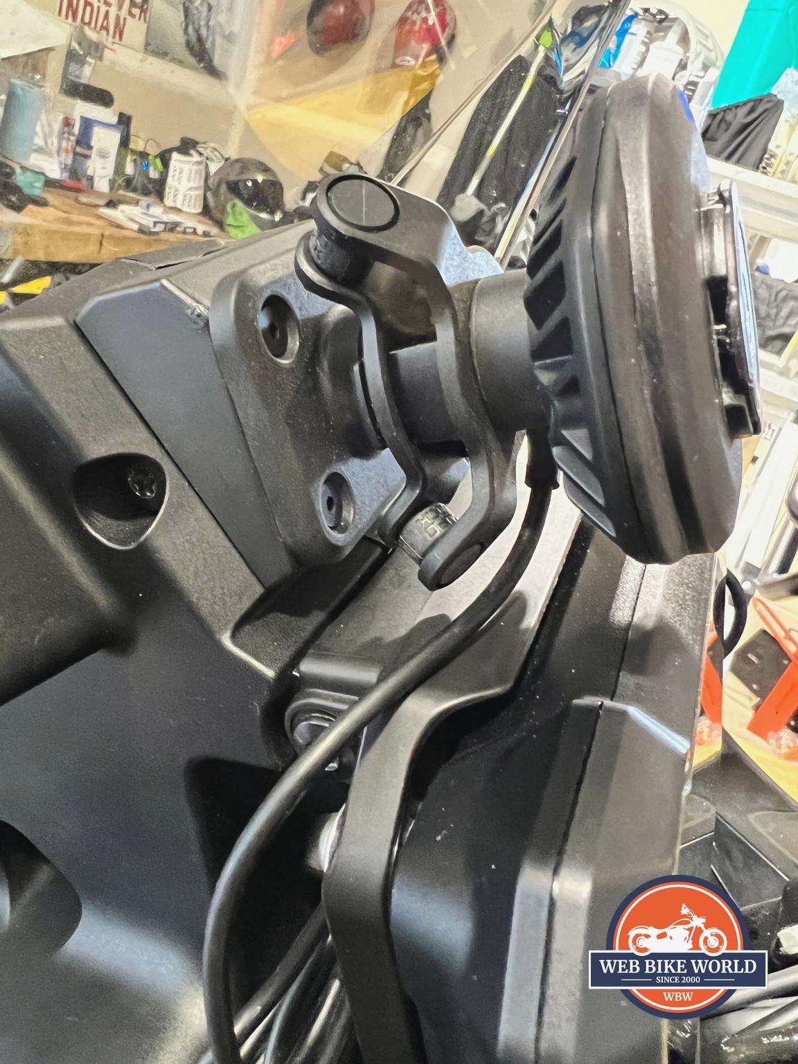 4mm bolts used to mount the base plate of Quad Lock 360 system