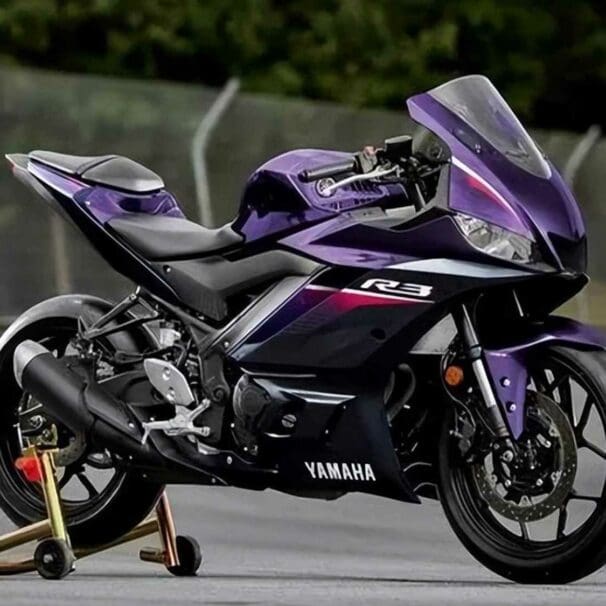 Yamaha's 2023 YZF-R3. Media sourced from RideApart.