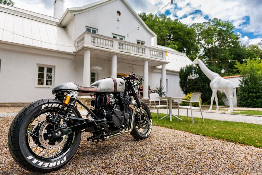 Customized Eye Sweet: Redesigned CB750 RC42 is “Our Final Honda”