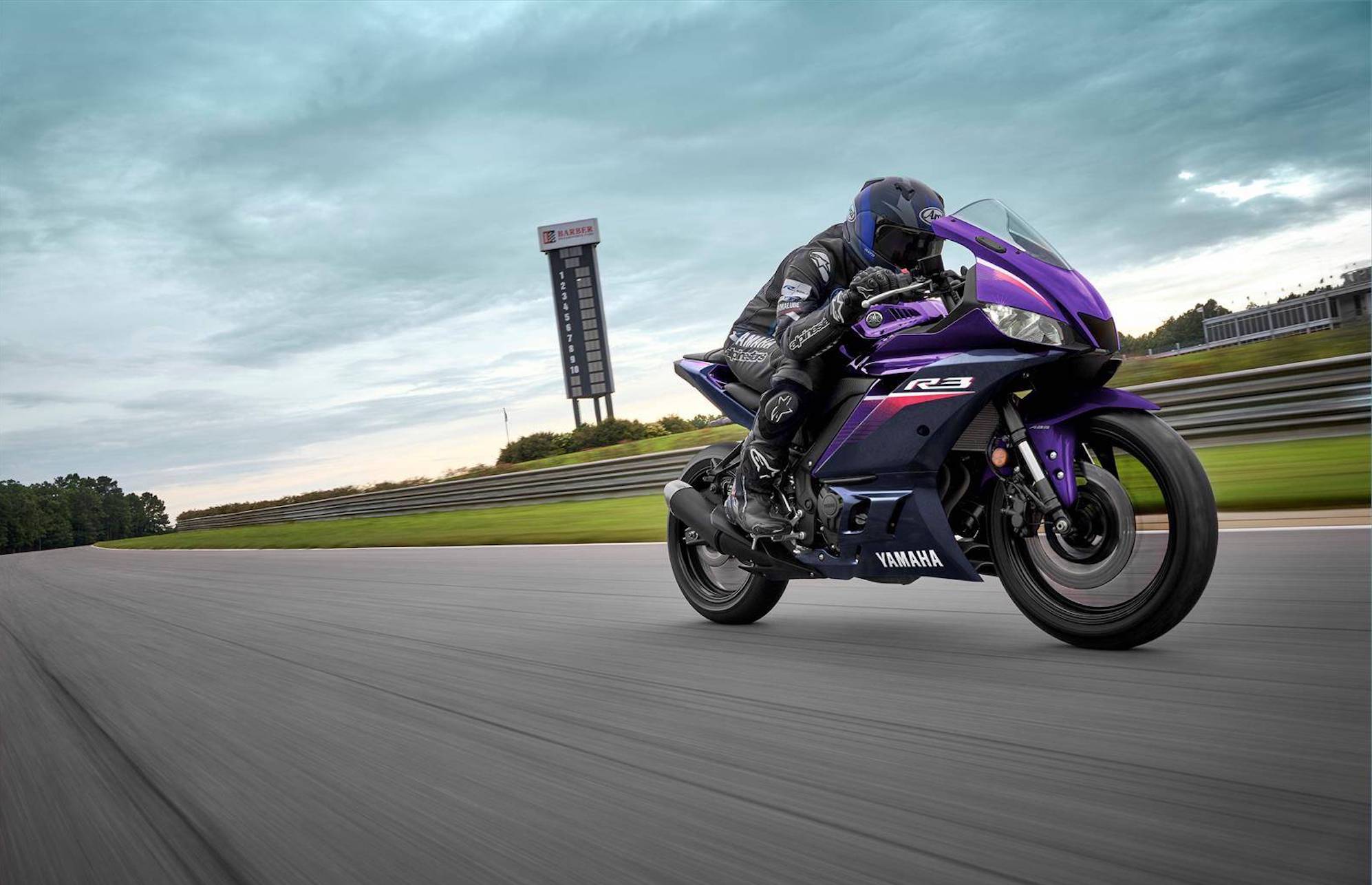 Yamaha's 2023 YZF-R3. Media sourced from Top Speed.