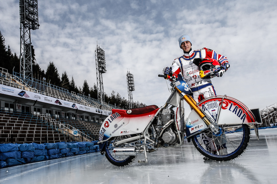 ON THE ROCKS A Beginner s Guide to Motorcycle Ice Racing