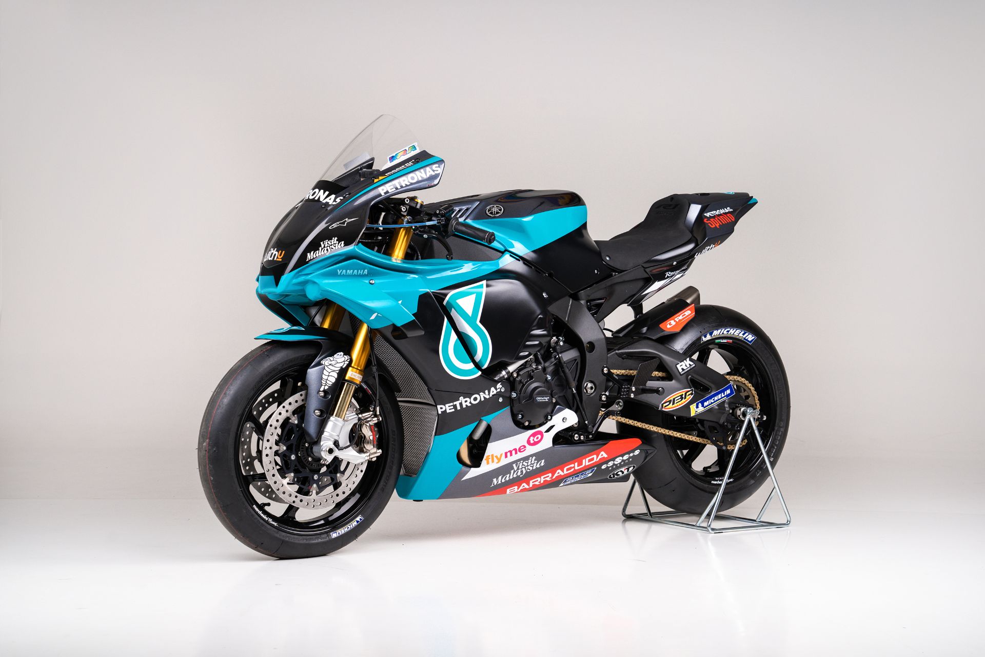 The MotoGP-inspired Yamaha R1M csponsored by YART and created with Yamaha Europe. Media sourced from DriveMag.