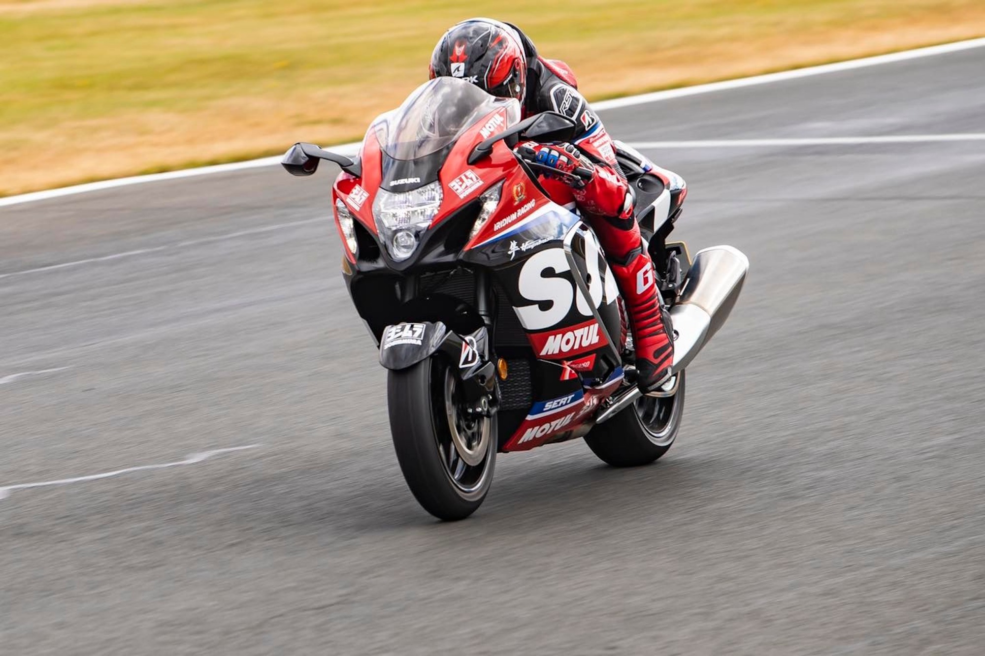 Suzuki’s MotoGP test rider and reigning Endurance World Champion (EWC), Sylvain Guintoli, with his brand new 'Bush, courtesy of Suzuki. Media sourced from Guintoli's Facebook.