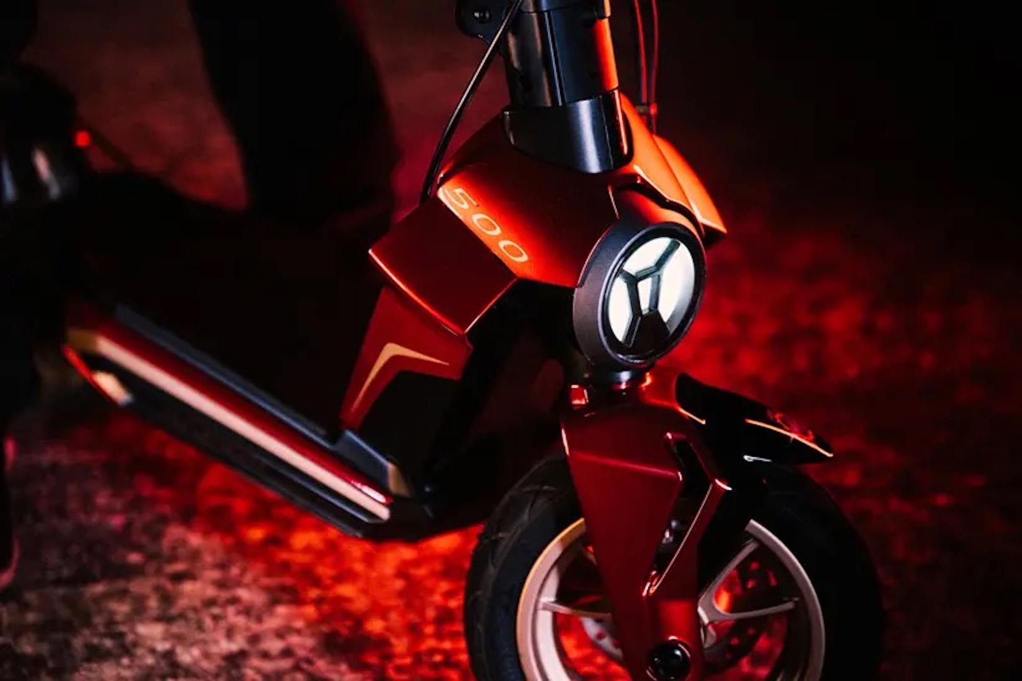 view of a zero emission scooter from the MV Agusta ranges.  Media sourced from MCN.