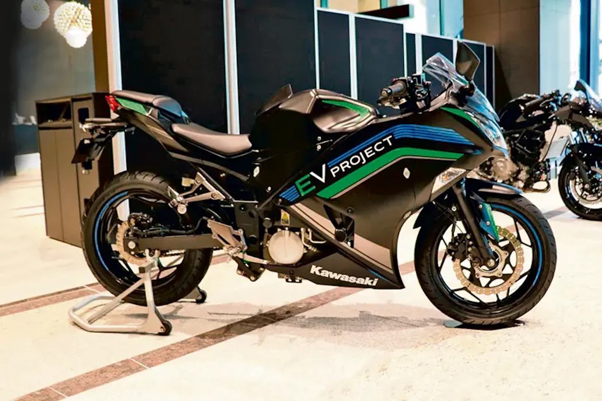 Kawasaki's electric motorcycle prototype. Media sourced from MCN.