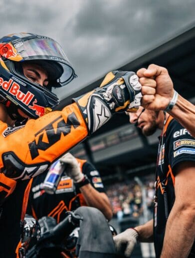 Raul Fernandez, racer #25, currently having finalized his contract with KTM. Media sourced from Motorcycle Sports.