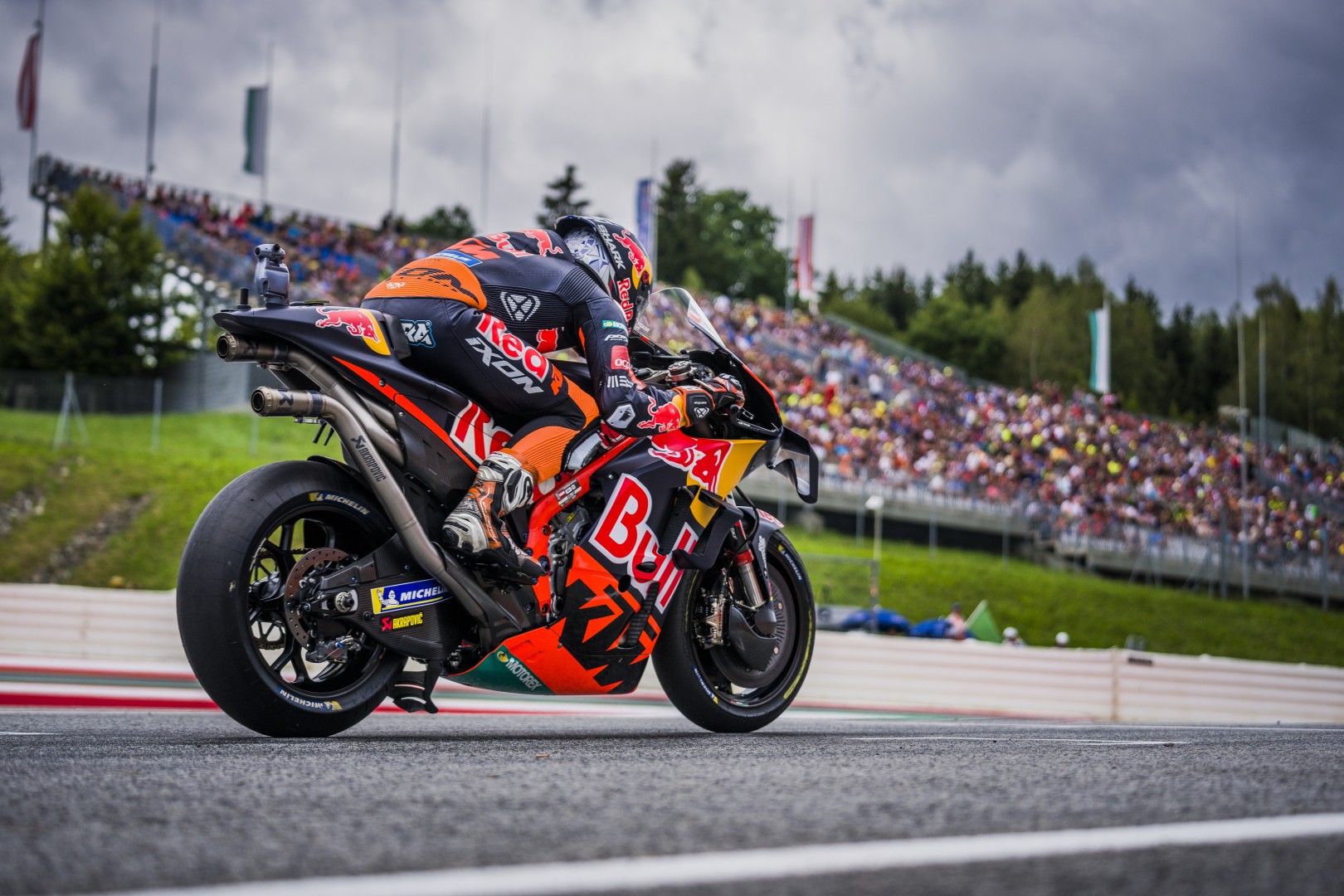 Raul Fernandez, racer #25, currently having finalized his contract with KTM. Media sourced from Motorcycle Sports.