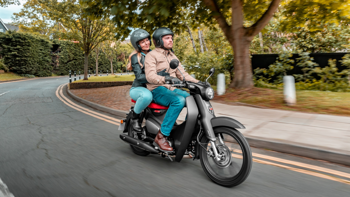 Two riders enjoying the thrills of a proper scoot. Media sourced from ResCogs.