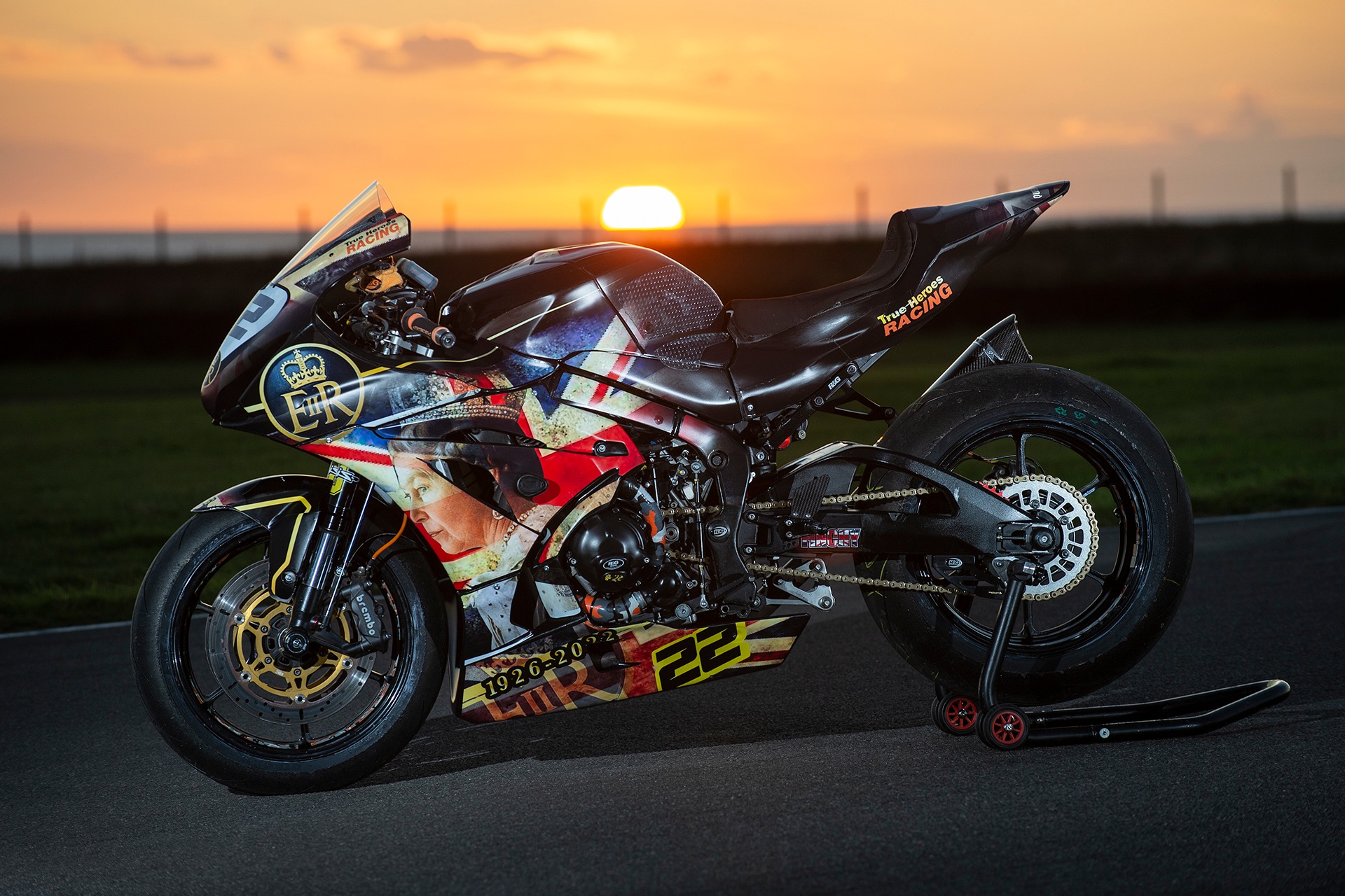True Heroes Racing Team Pays Tribute to the late Queen Elizabeth II ...