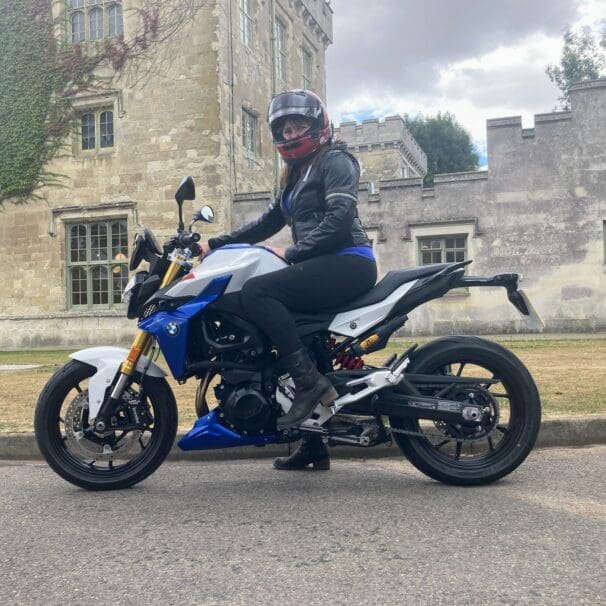 Female rider wearing Oxford AA leggings