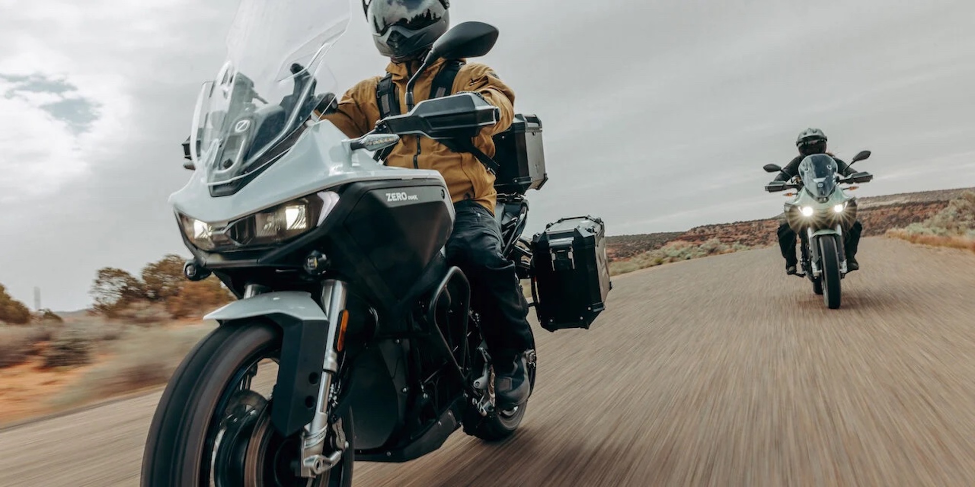 Zero's all-new DSR/X adventure bike out for a quick soon. Media sourced from The EV Report.
