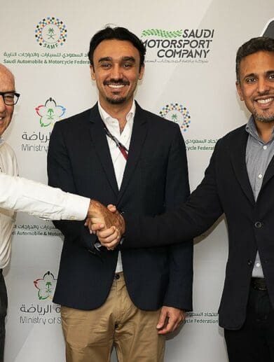 Carmelo Ezpeleta signing a memorandum of understanding with the Saudi Arabian Motorsport Company. Media sourced from AutoSport.