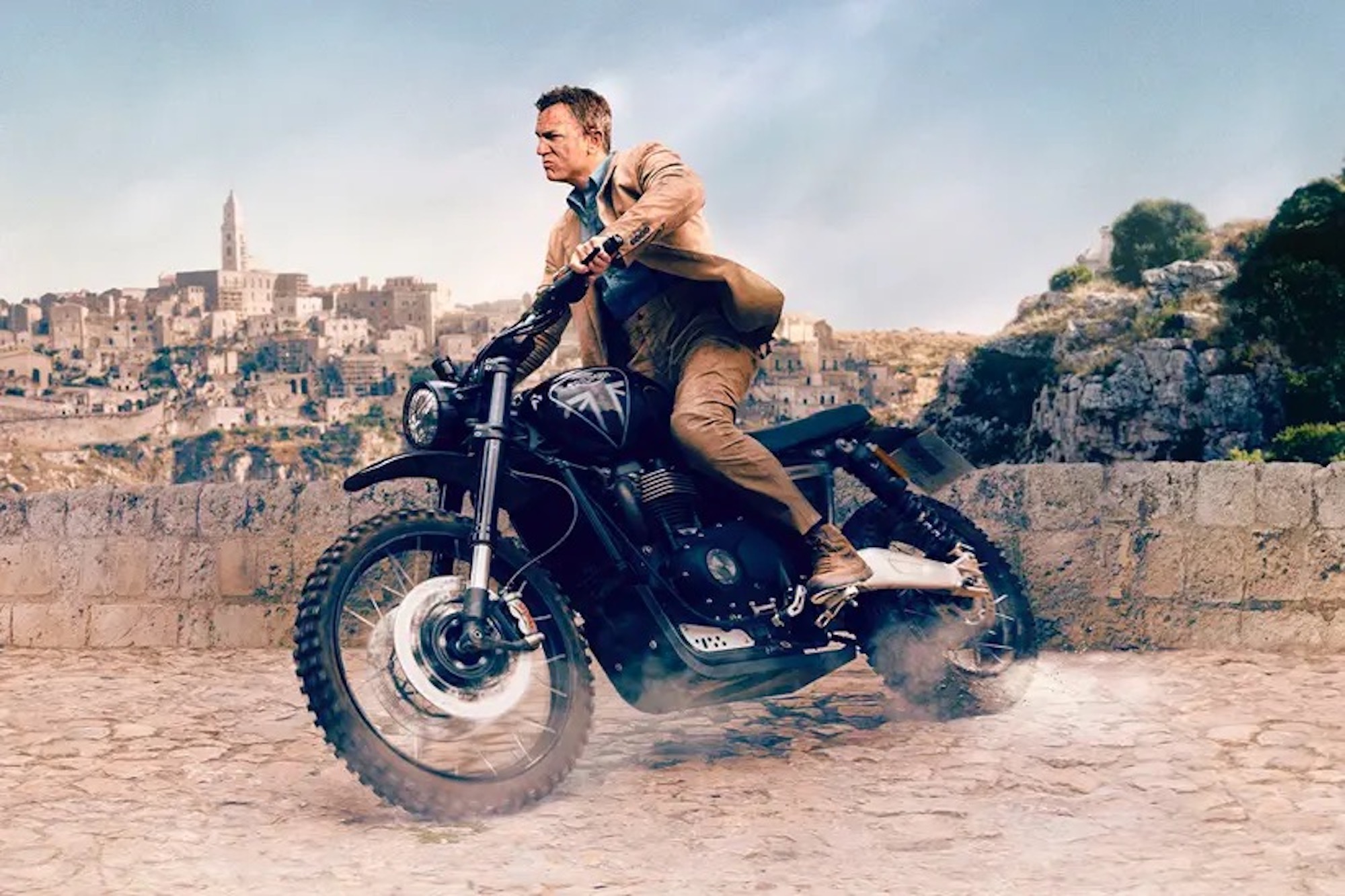 Daniel Craig in the Title Hero of the new action flick "No Time to Die"(2022).  Media sourced from MCN. 