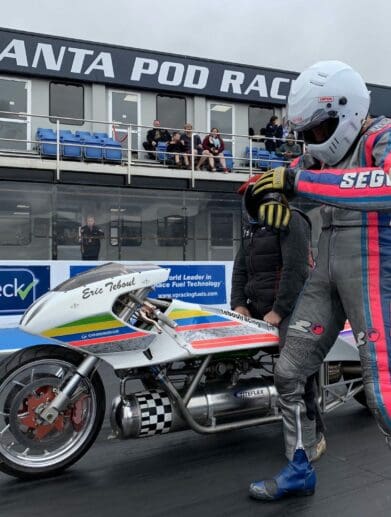 Eric “Rocketman” Teboul blasting a four-second quarter mile. Media sourced from Drag Bike News.
