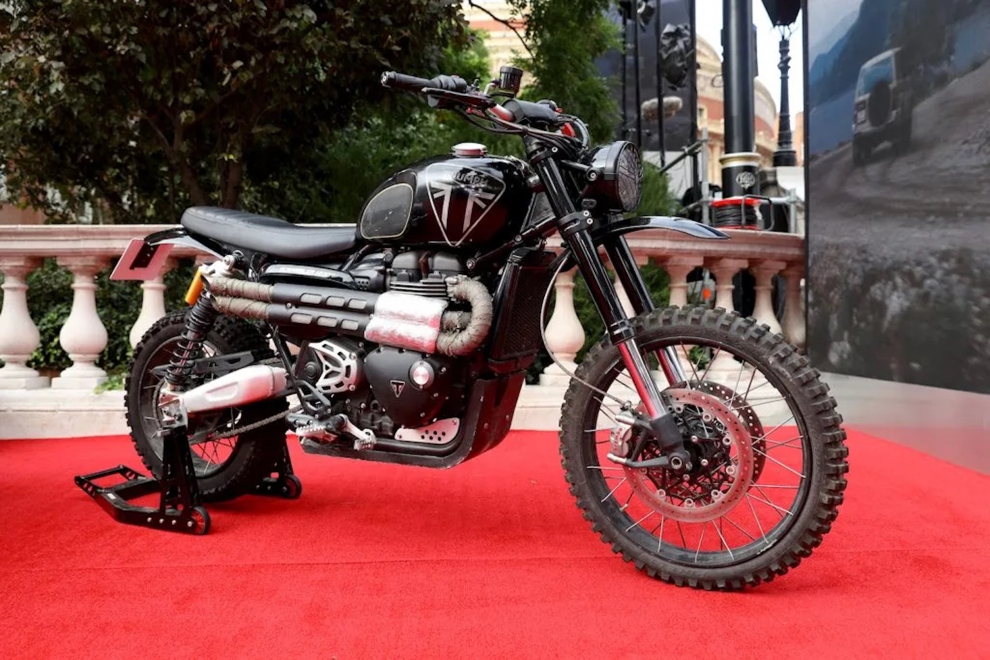 The Scrambler 1200 from "No Time to Die" that is currently up for auction. Media sourced from MotorBiscuit.