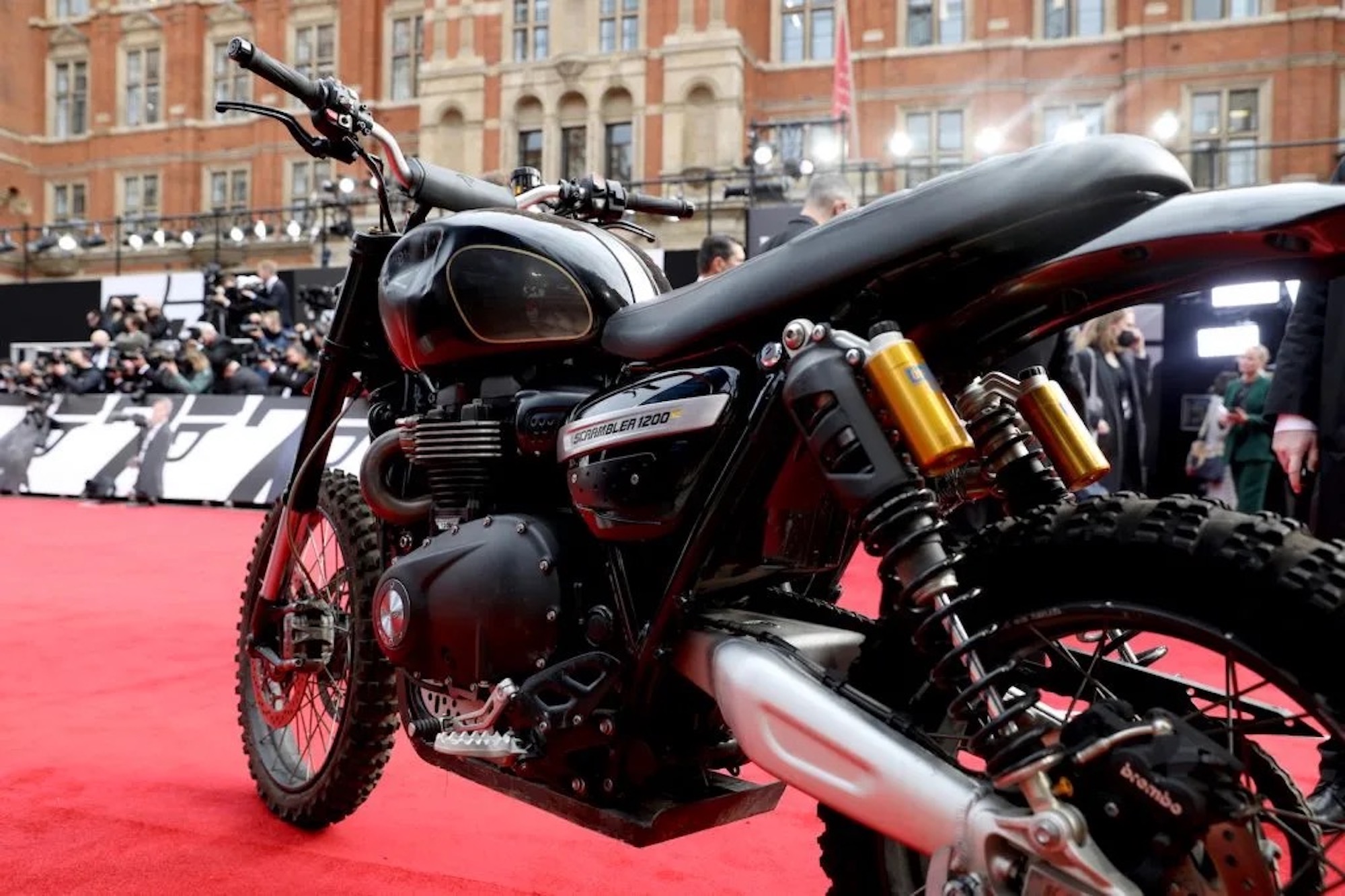 The Scrambler 1200 from No Time to Die that is currently up for auction. Media sourced from MotorBiscuit.