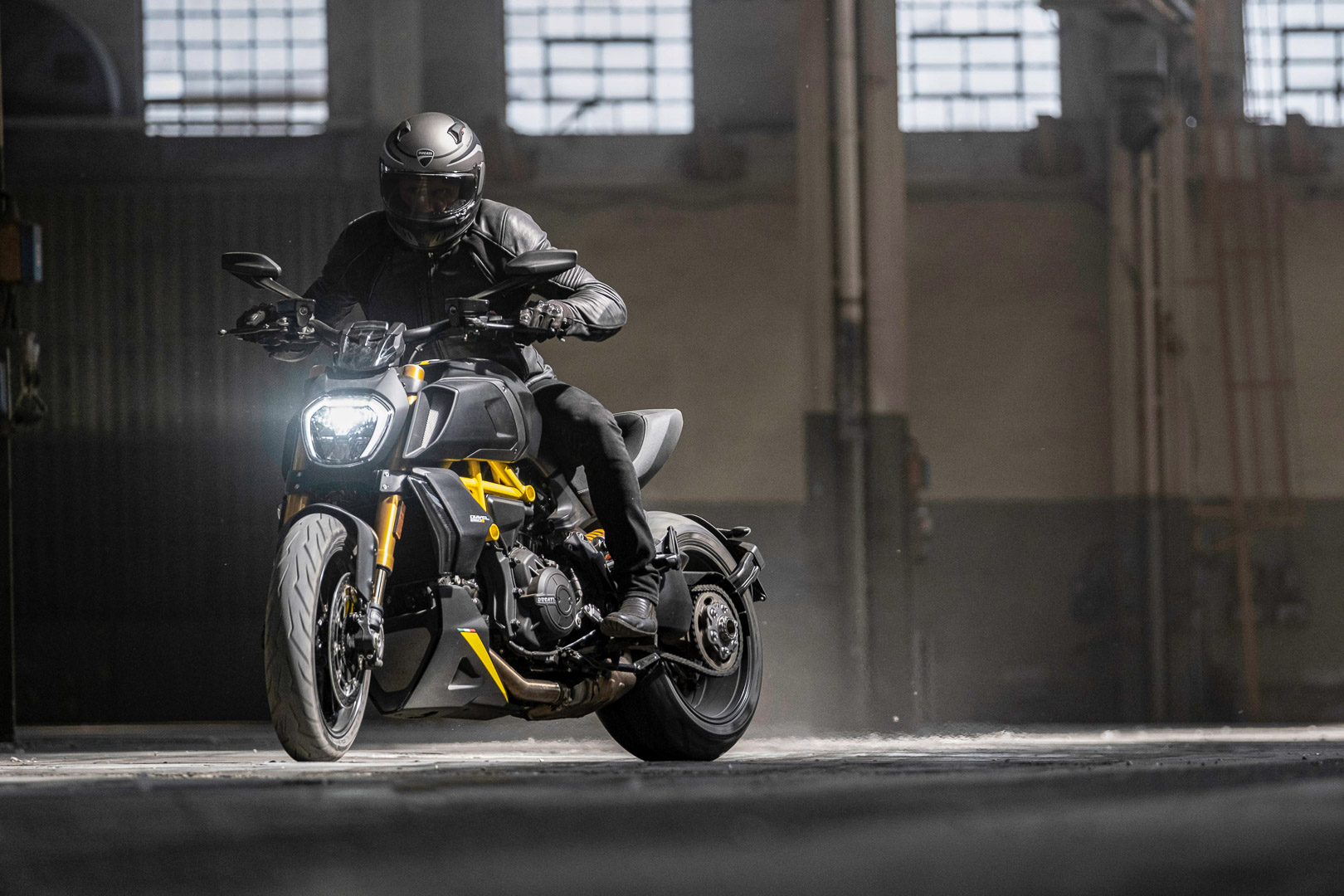 Ducati's 2022 Diavel V2. Media sourced from Ultimate Motorcycling.