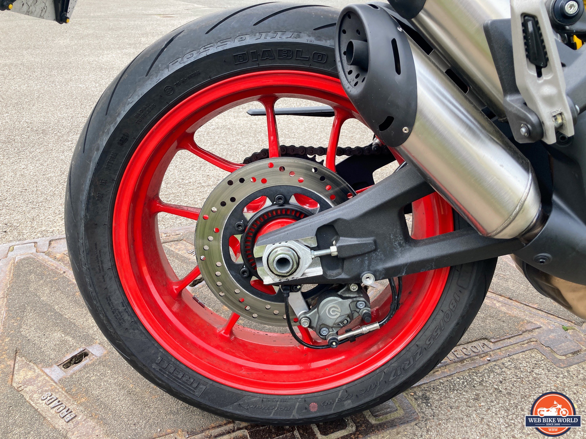 Pirelli Diablo Rosso III tires on the Ducati Monster 950