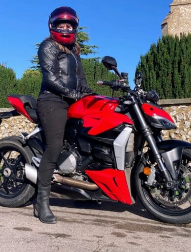 Author on 2022 Ducati V2 Streetfighter
