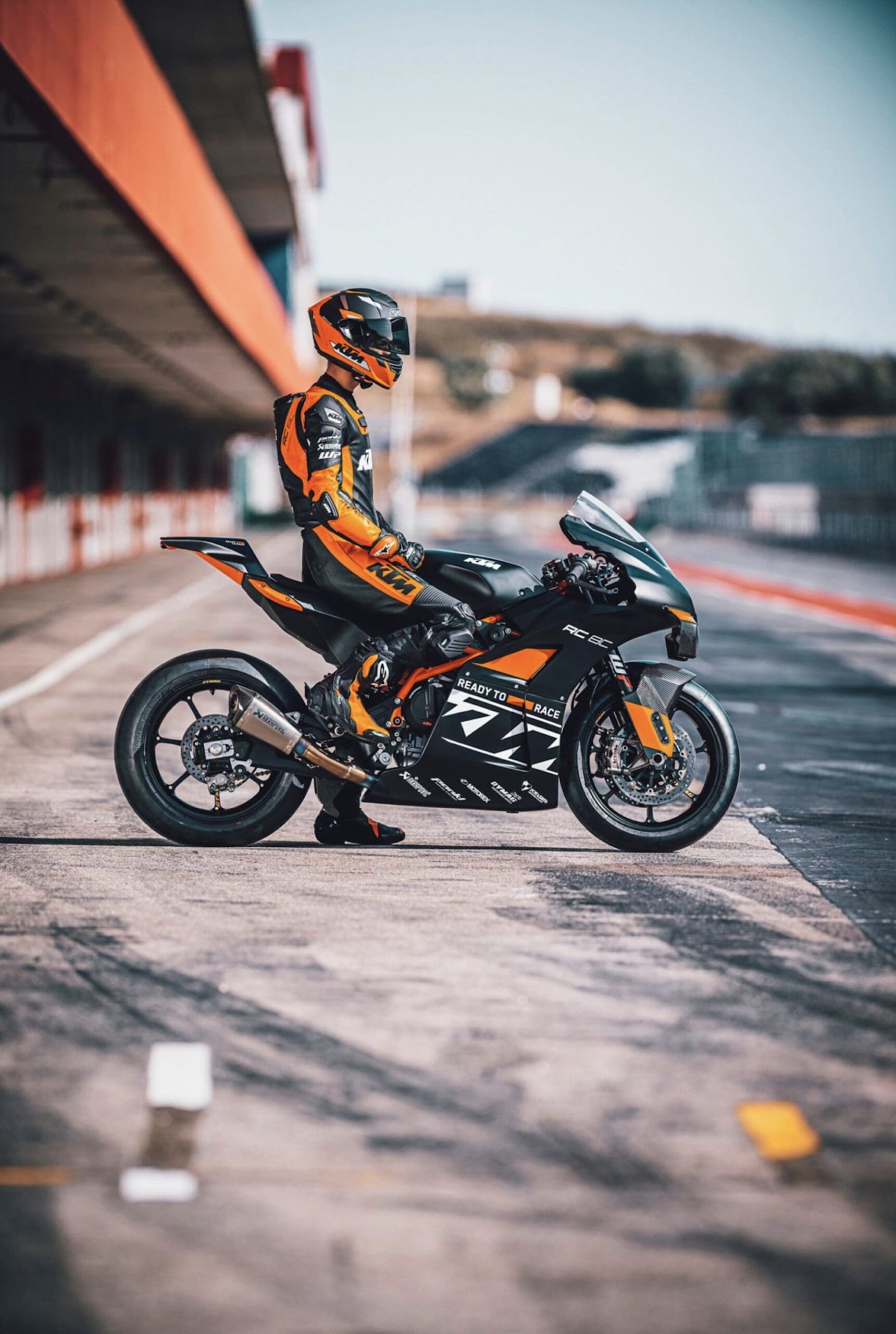 KTM baru 2023 RC 8C. Media bersumber dari KTM.