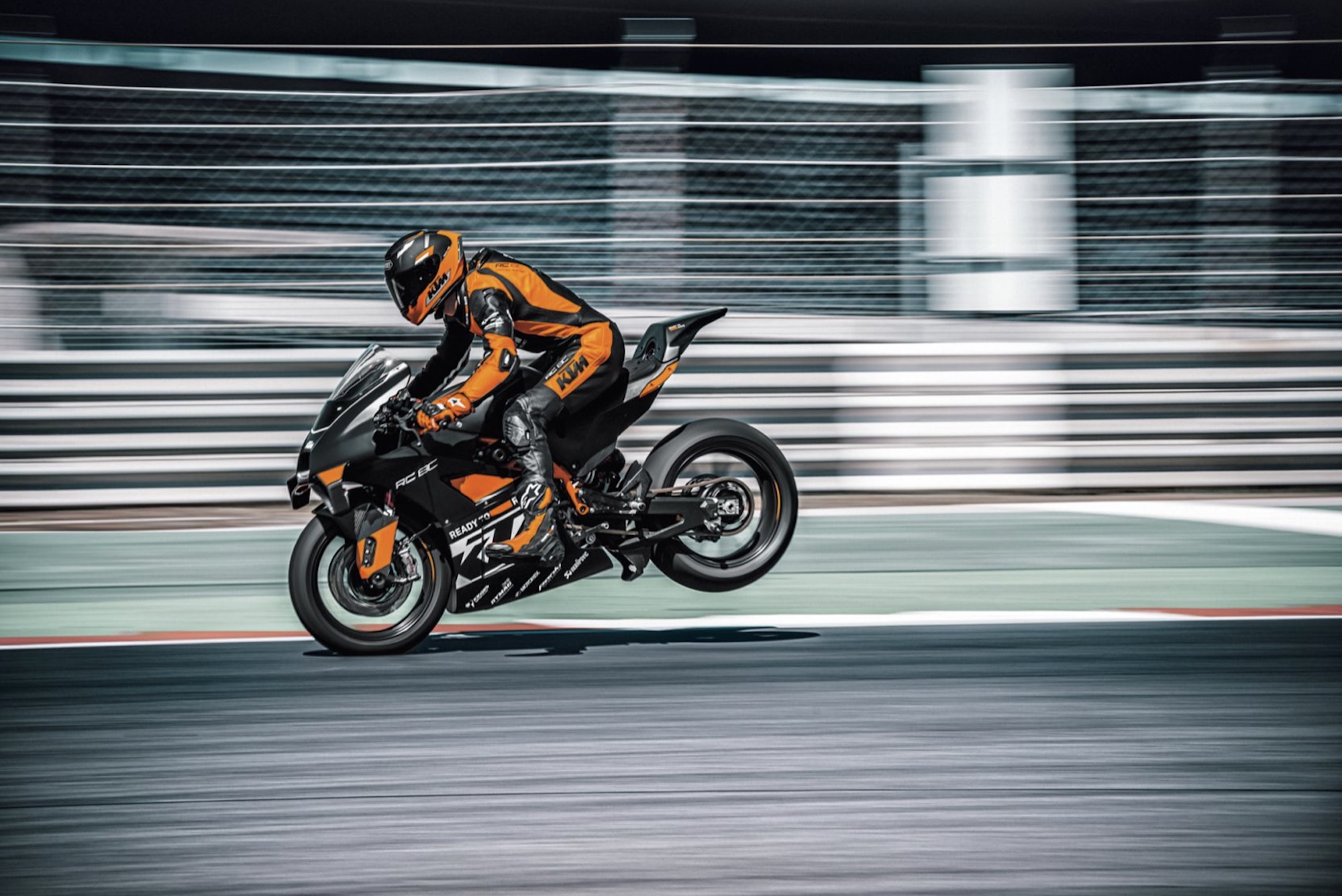 KTM baru 2023 RC 8C. Media bersumber dari KTM.