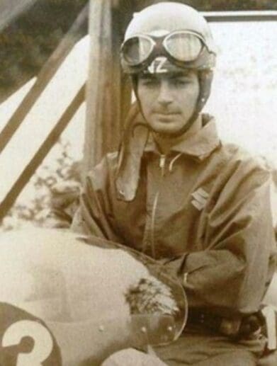Hugh Anderson, during his younger years of professional hooning in the name of MotoGP history. Media sourced from Roadracing World.