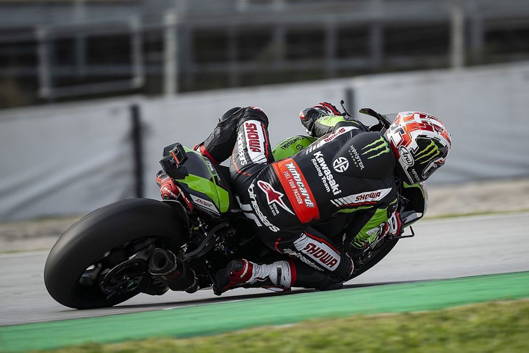 A superbike rider rounding the bend. Media sourced from Motorsport.