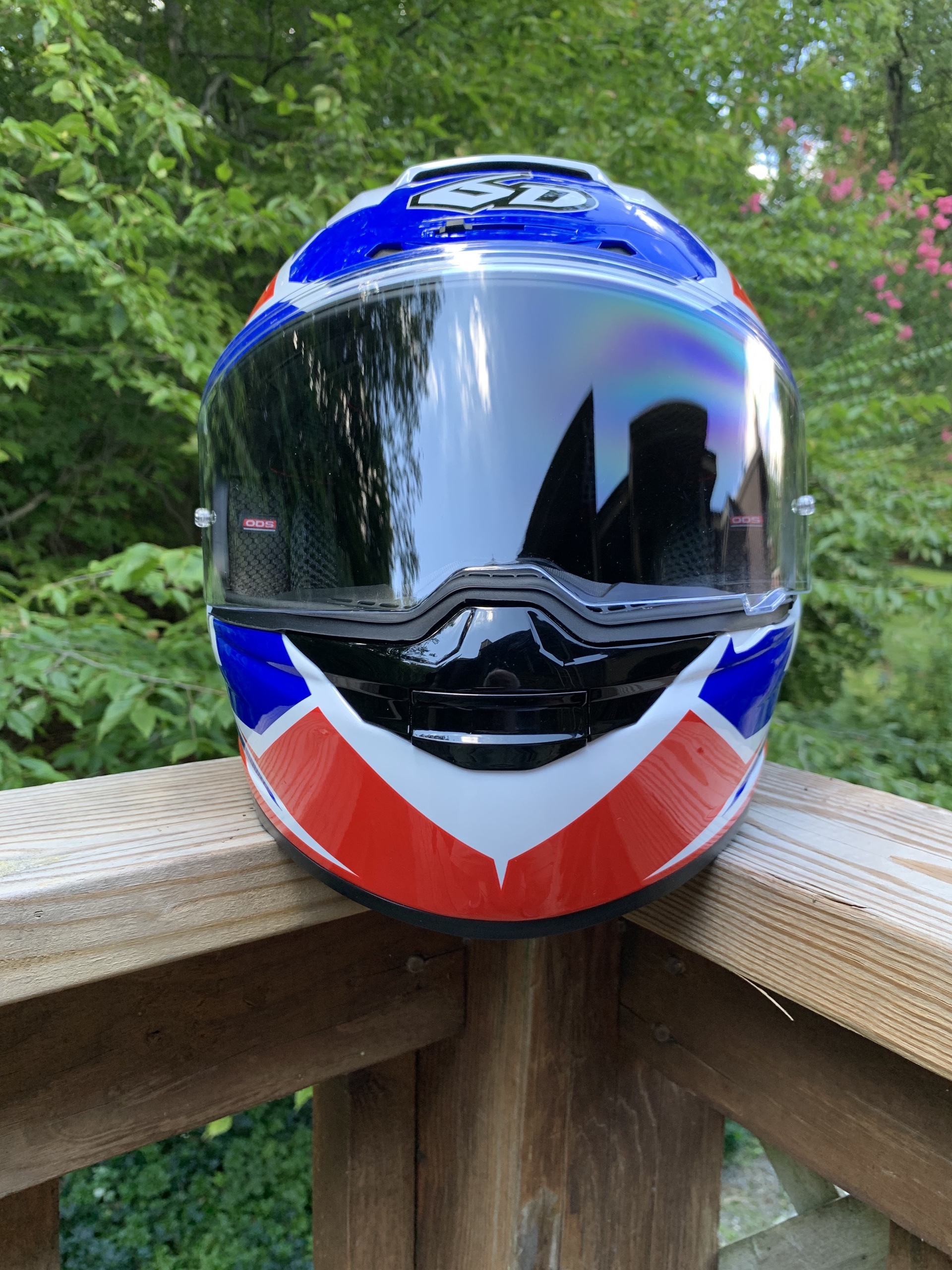 Front of 6D ATS-1R helmet