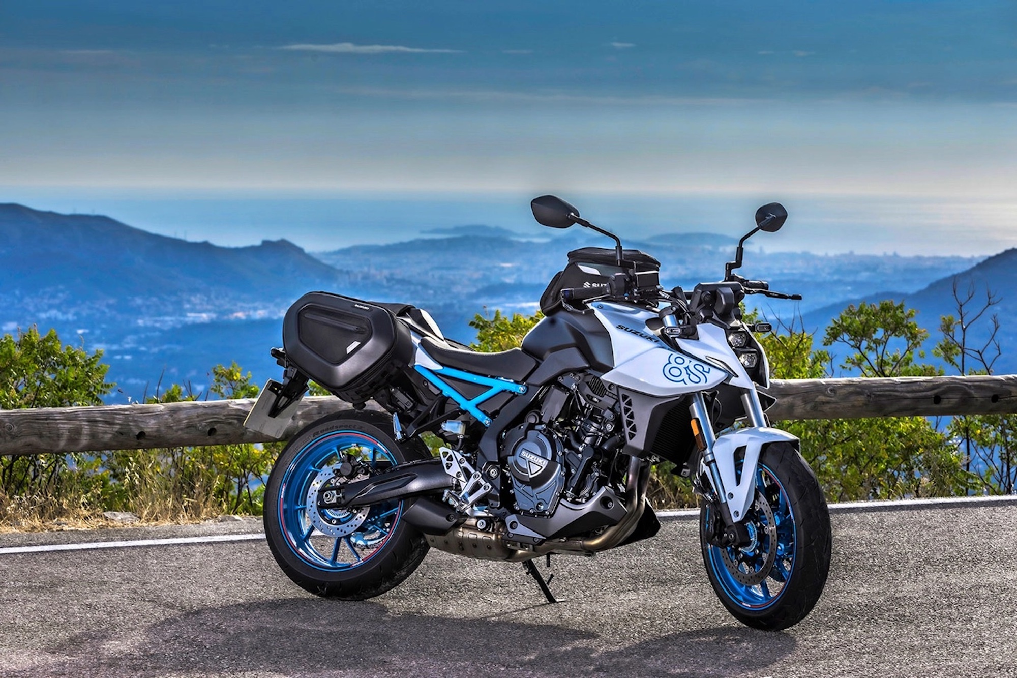 Meet the newest addition to Suzuki’s GSX line: The GSX-8S. Media sourced from MCN.