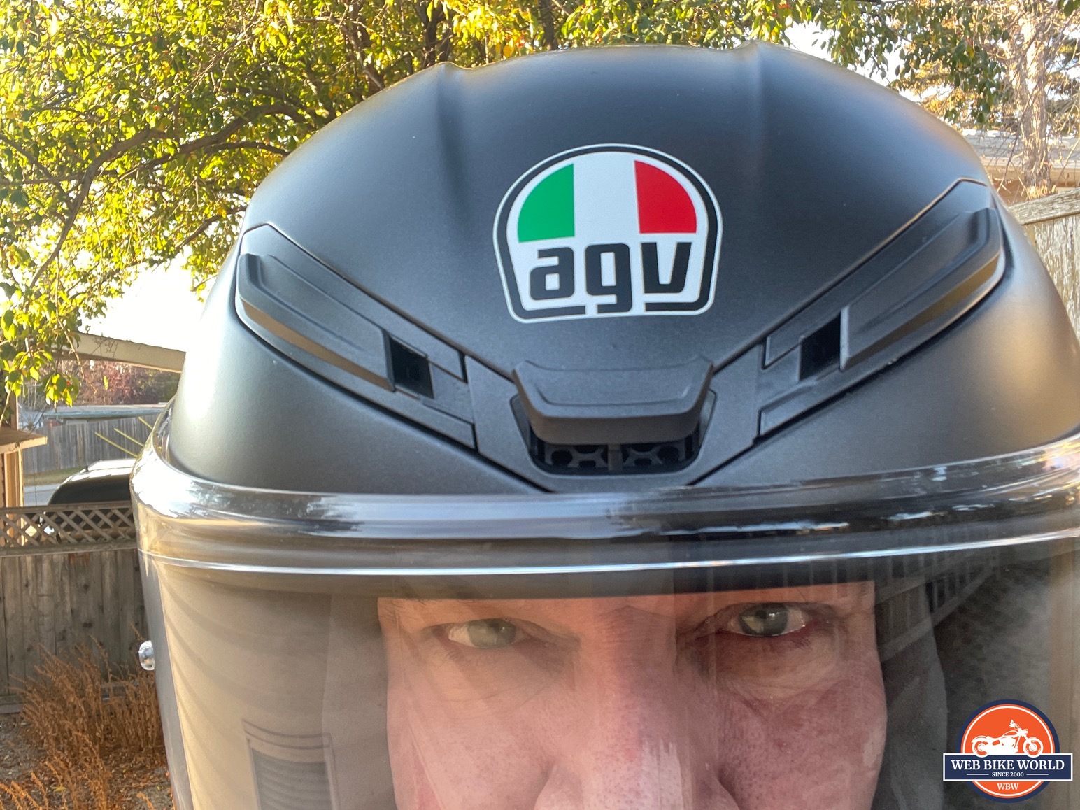 Forehead intake vents on the AGV K6