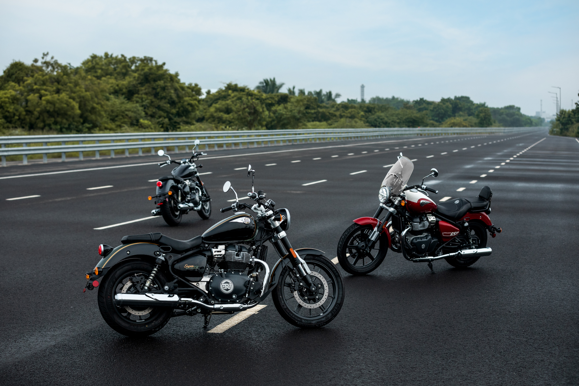 роял энфилд супер метеор 650. роял энфилд супер метеор 650. Royal enfield super meteor 650. роял энфилд супер метеор 650. мотоциклист круизер.