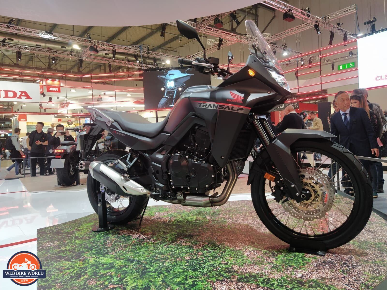 EICMA 2022 Honda Debuts the XL750 Transalp webBikeWorld