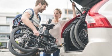 Man packs full-frame folded electric bike into car boot