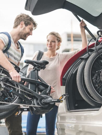 Man packs full-frame folded electric bike into car boot