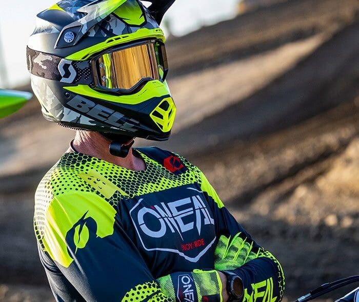 Image of a rider wearing a Bell Moto-9 MIPS helmet.