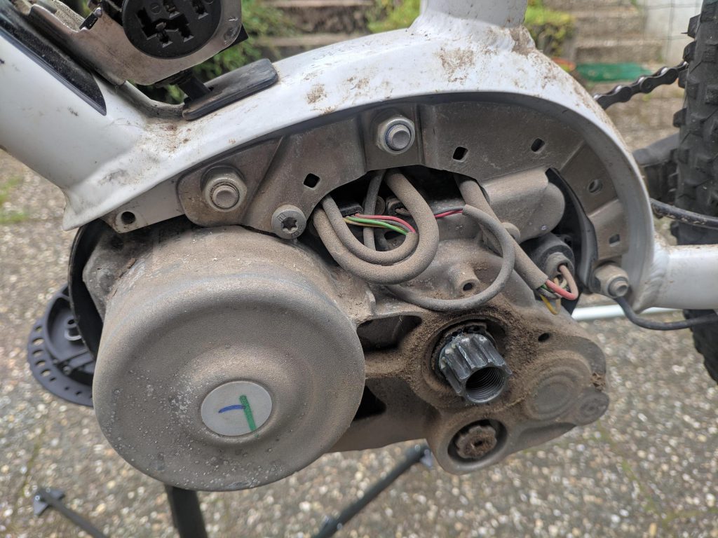 Dirty mid-drive motor with exposed components on electric bike