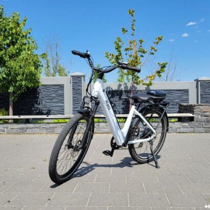 KBO Breeze Step Thru parked on a paved path