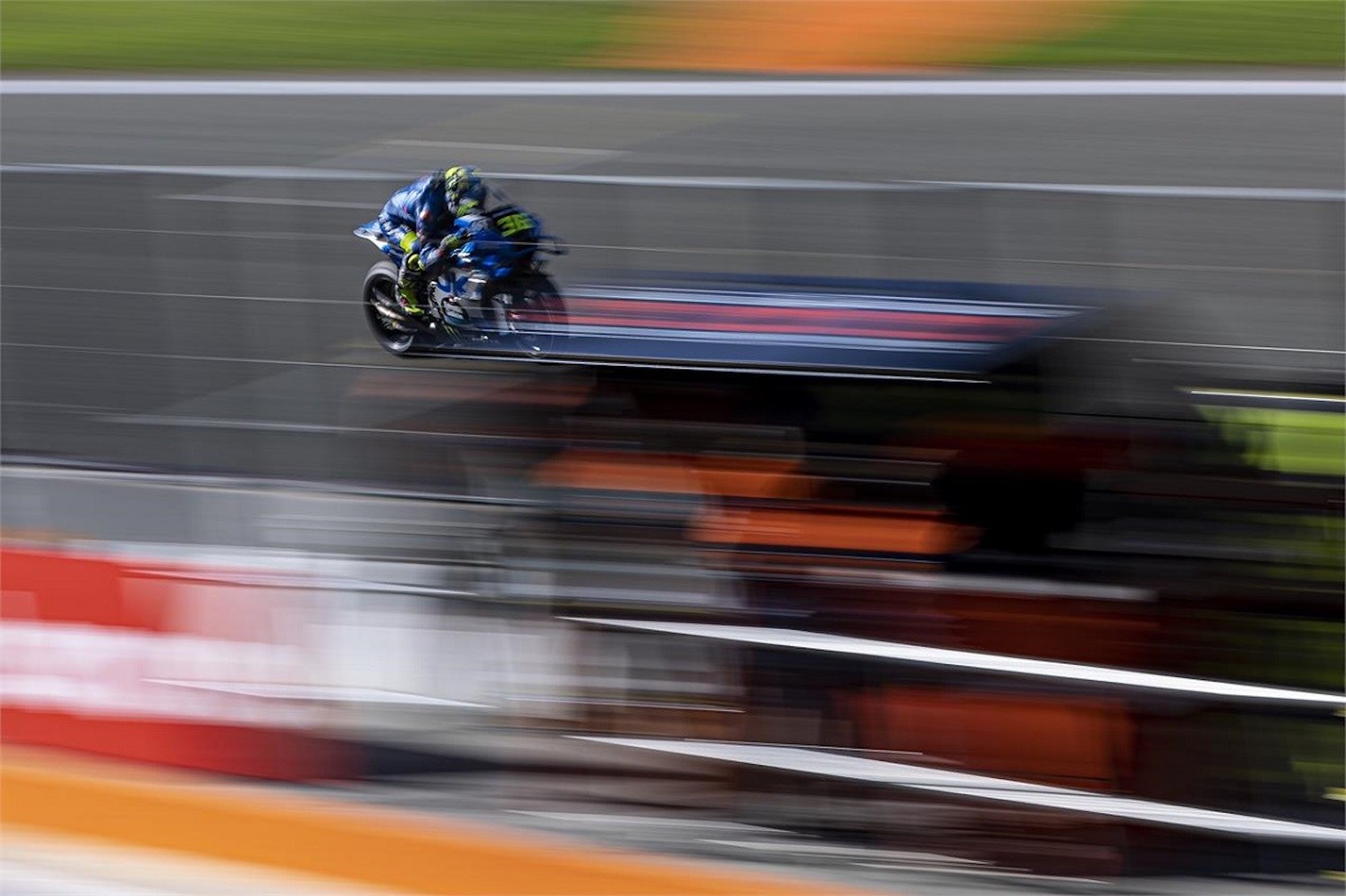 A Suzuki machine hooning around a circuit. Media sourced from Motorcycle Sports.