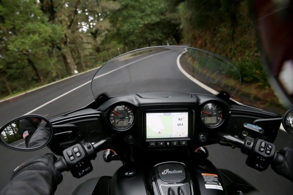 A view of a lean into a curve in Madeira. Media sourced from MotoJournal.