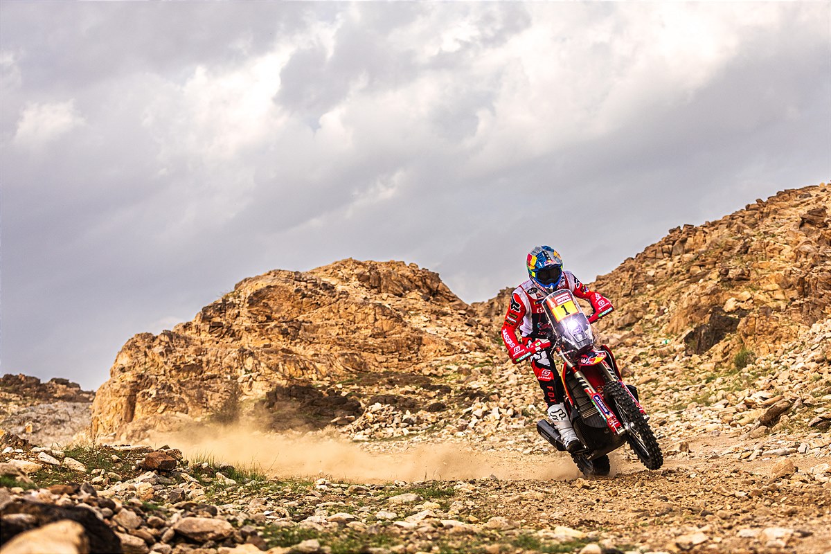 Sam Sutherland, the Dakar's first British champion, doing what he does best. All the best in his speedy recovery. Media sourced from Speed Cafe.